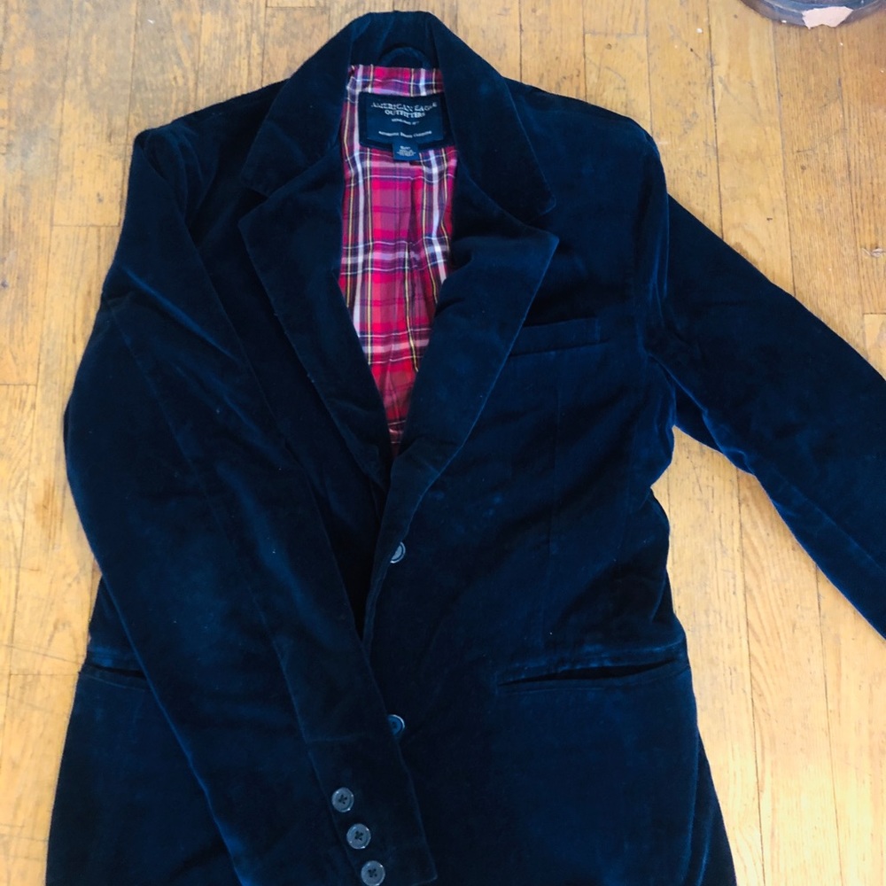 AE men’s velvet blazer - Perfect for the holidays!